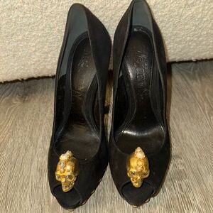 Alexander McQueen Black and Gold Stiletto Skull Heels